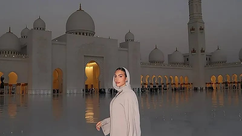 إطلالة جورجينا بالحجاب تشعل مواقع التواصل.. صور