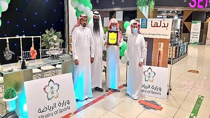 بالصور.. 100 شاب يقلعون عن التدخين ببحرة