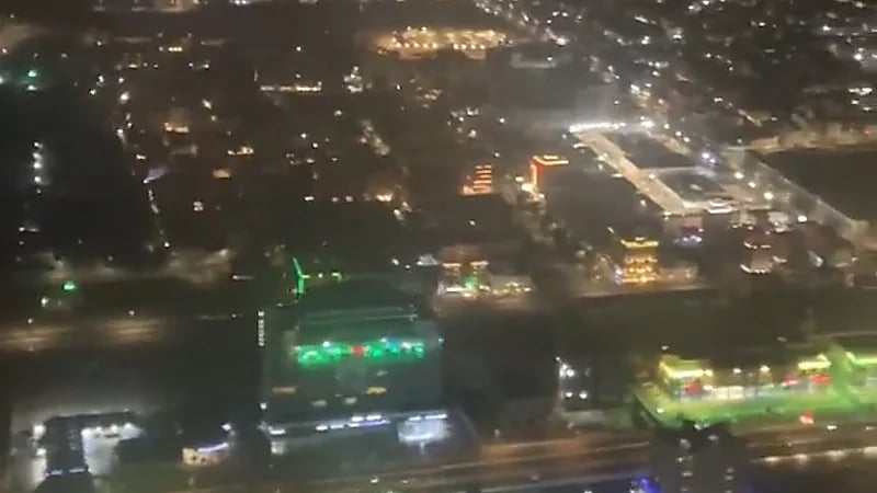 شوارع وميادين جدة تتوشح باللون الأخضر احتفالاً باليوم الوطني الـ 93 .. فيديو