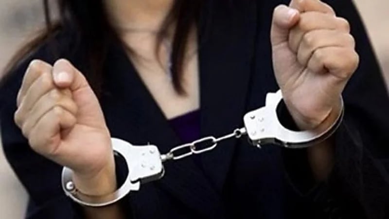 امرأة تقتل ابنتها بسبب شعورها بالجوع