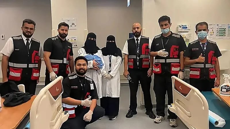 ولادة مفاجئة لمسافرة أردنية في مطار جدة الدولي .. صورة