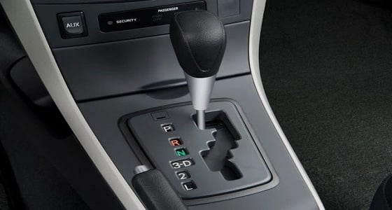 نقلات في القير الأوتوماتيكي تضر بالسيارة .. احذرها