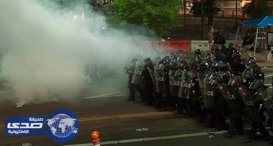 بالصور.. الشرطة الأمريكية تواجه ثورة الشعب ضد ترامب بالغاز