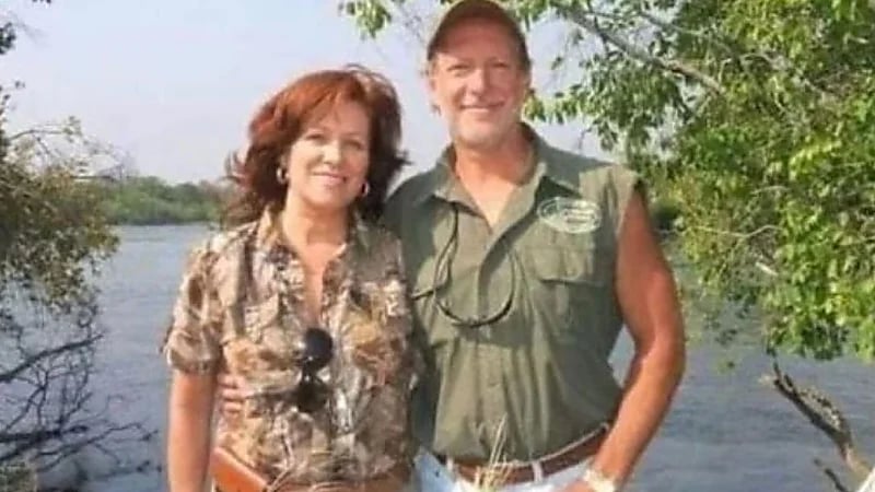 طبيب يقتل زوجته في رحلة سفاري ليحصل على مبلغ التأمين