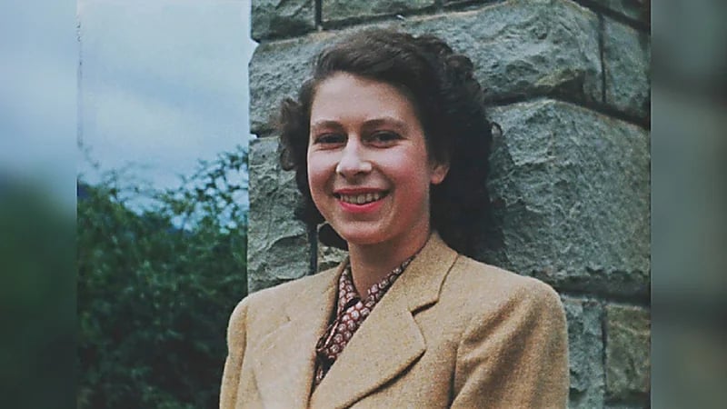 تُعرض للمرة الأولى..صور نادرة للملكة إليزابيث