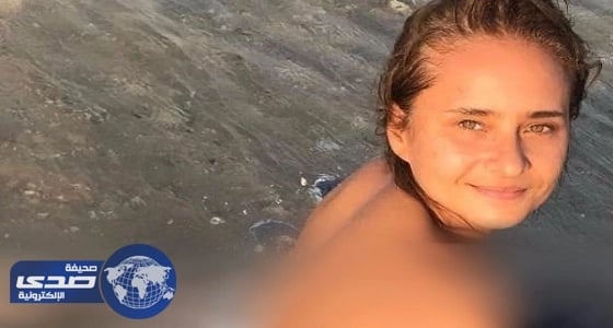 مايوه نيللي كريم يشعل مواقع التواصل الاجتماعي