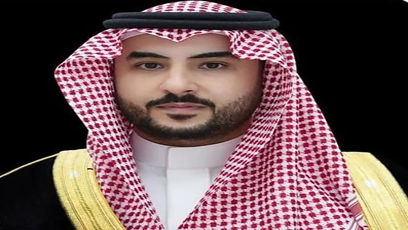 وزير الدفاع يتلقى اتصالًا هاتفيًا من رئيس هيئة الأركان العامة للقوات المسلحة الإيرانية