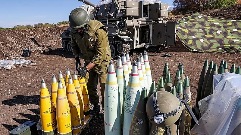 حزب الله يطلق قذائف تجاه القصير والقوات السورية ترد