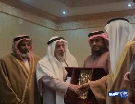 أعيان قرية آل زيدي يكرمون الأستاذ ناصر عسيري