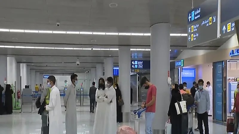 فيديو.. اللحظات الأولى لمطار أبها بعد محاولة حوثية فاشلة لاستهدافه