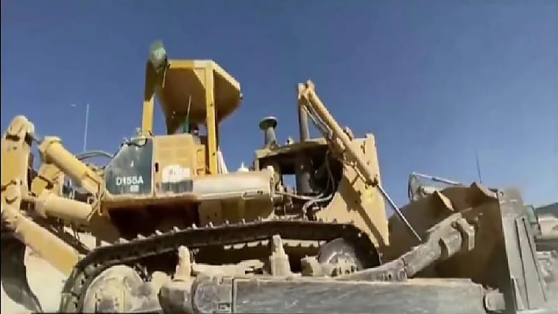 بالفيديو.. مختص: يلزم إزالة الدفان من الأرض قبل عملية البناء