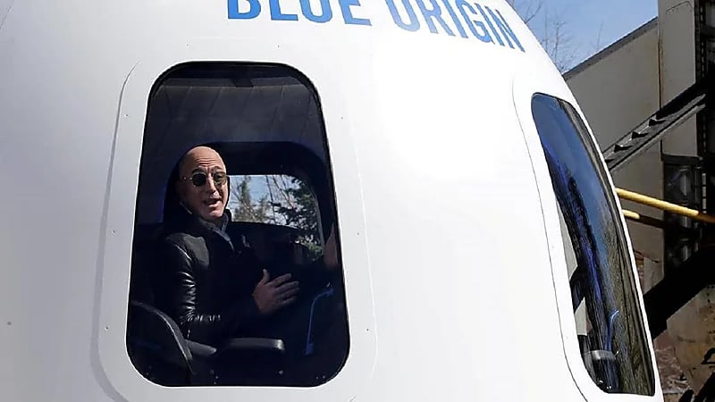 رجل يدفع 28 مليون دولار للسفر إلى الفضاء بصحبة "جيف بيزوس"!