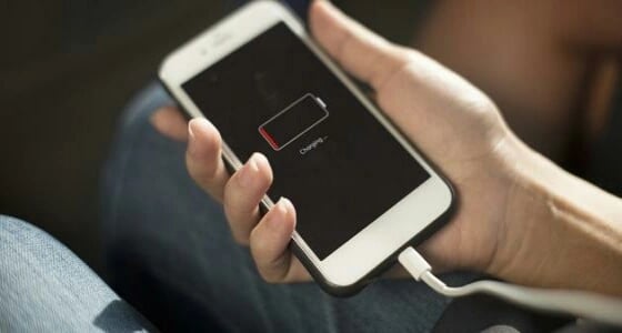 لـ مستخدمي " آيفون " .. أخطاء تدمر بطارية الهاتف