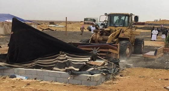 بالصور.. إزالة 15 مخيم واستراحة مخالفين بـ " النظيم "