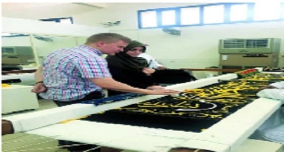 بالصور..ألماني وزوجته يزوران " مكة " لقضاء شهر العسل