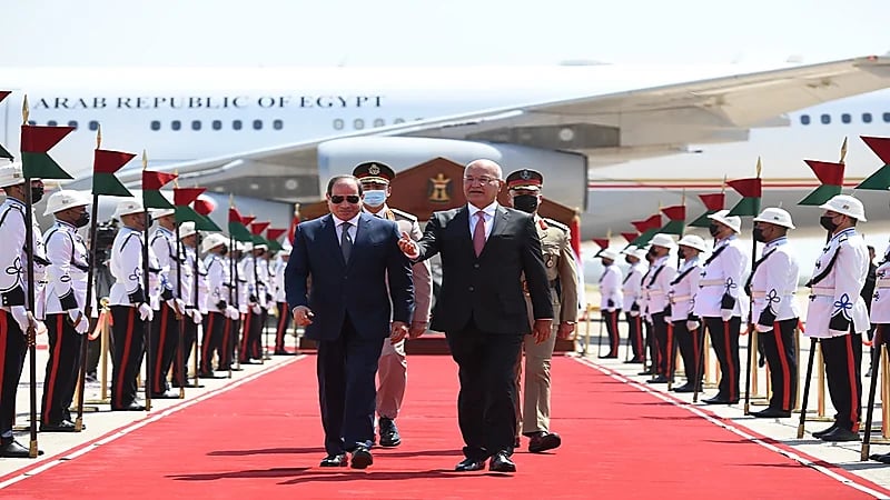 السيسي يصل إلى بغداد في أول زيارة لرئيس مصري منذ 30 عامًا