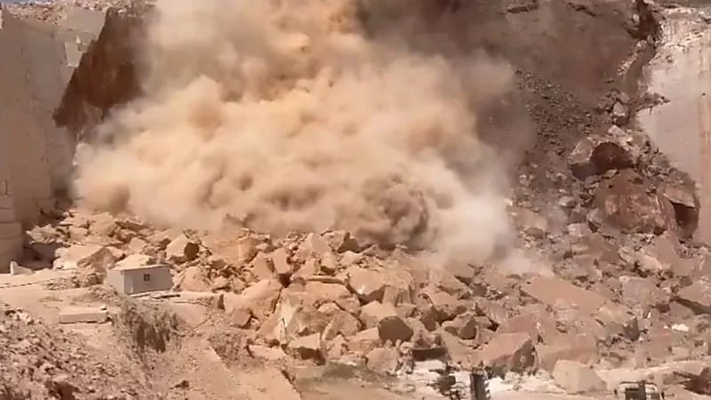 شاهد.. انهيارات صخرية مروعة تتسبب في وفاة 6 أشخاص