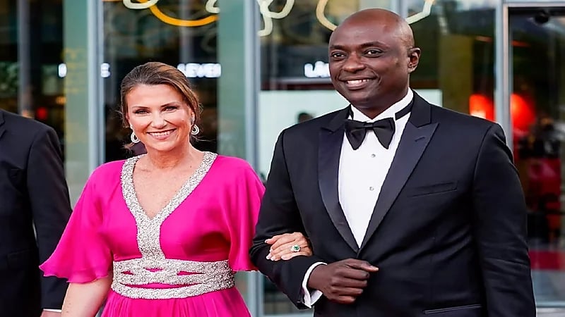 أميرة النرويج تحدّد موعد زفافها من حبيبها