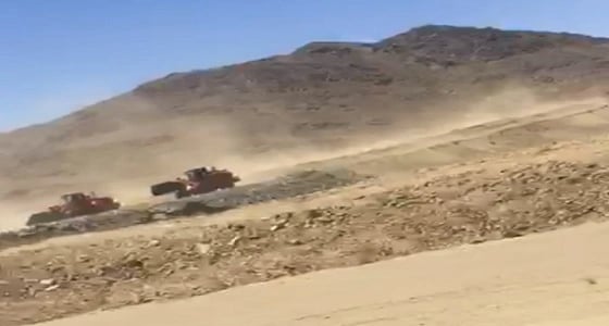 بالصور إزالة تعديات بمساحة 10 كم×8 كم بمركز " يعري "