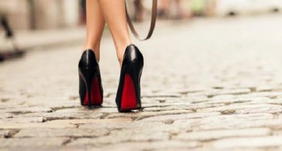 5 نصائح تساعدكِ على المشي بالكعب العالي بدون ألم