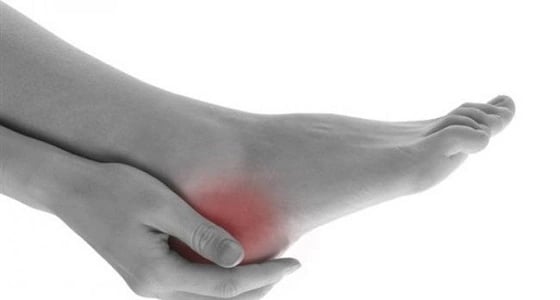 تفادي آلام الكعبين بهذه الطرق البسيطة