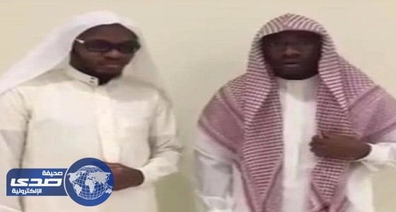 بالفيديو.. شابين يقلدان مؤذني المسجد الحرام والمسجد النبوي بصوت عذب وجميل