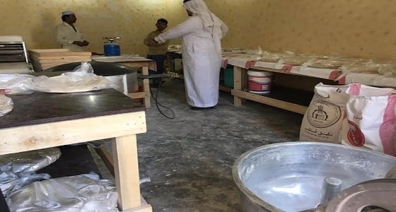 ضبط عمالة مخالفة في منزل شعبي لإعداد المخبوزات لتوزيعها بالمدينة