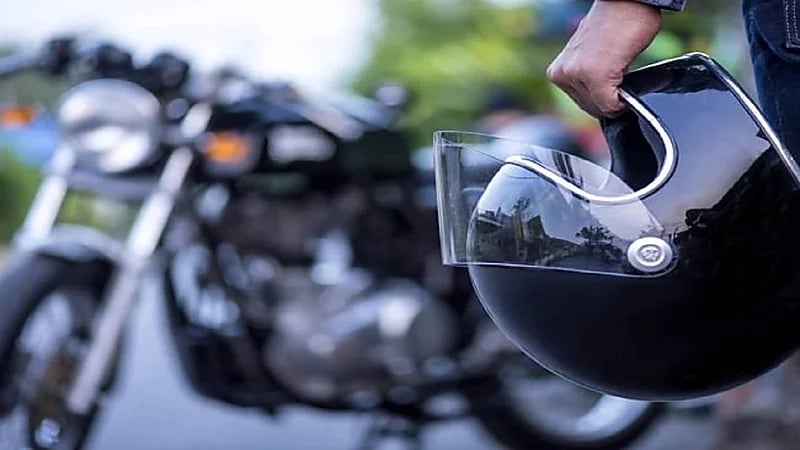 "الزكاة والجمارك" توضح شروط السماح باستيراد الدراجات النارية