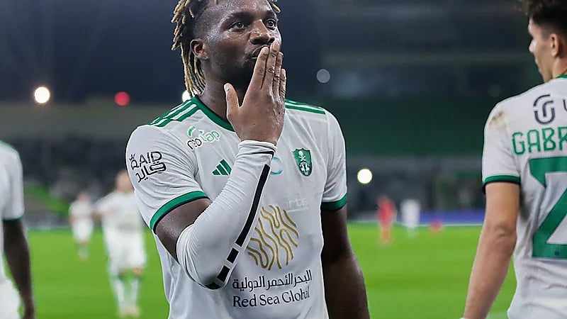 الأهلي يحسم مصير سانت ماكسيمان