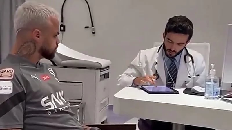 ميشيل خلال إجراءه الفحوصات الطبية: الحمد لله لا يوجد لدي عمليات .. فيديو