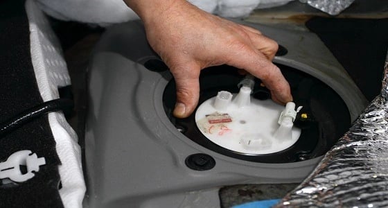 طرق لتنظف دورة وقود السيارة بنفسك