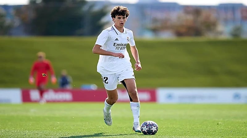 مدافع ريال مدريد على رادار كومو الإيطالي