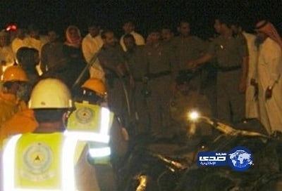 تفحم شخصين وإصابة 12 آخرين في حادث مروري مروع 