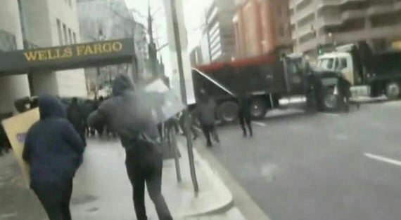 اشتباكات و اعمال عنف في واشنطن قبل تنصيب ترامب رسمياً