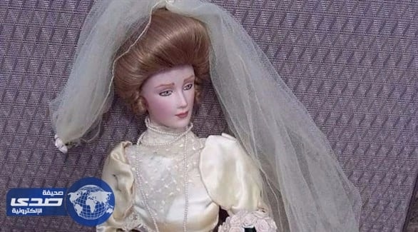 دُمية مسكونة تحول حياة أسرة بريطانية إلى جحيم