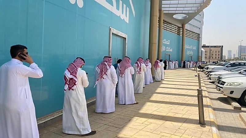 بالصور.. إقبال كبير للمواطنين على مركز "سكني" لحجز الوحدات السكنية