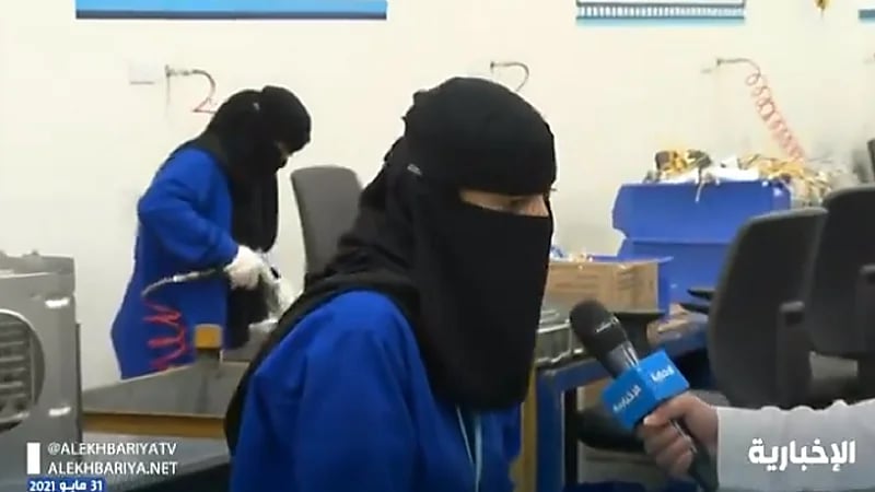 بالفيديو.. مواطنات يعملن في مصانع أجهزة التكييف يروين تجربتهن