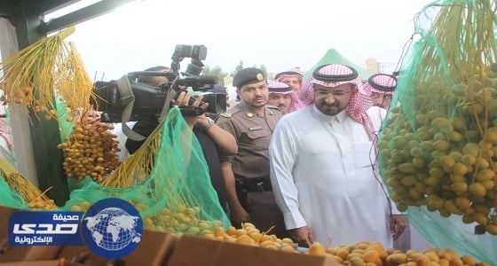 وكيل إمارة الباحة يزور مهرجان التمور بالعقيق ويشيد بما رآه