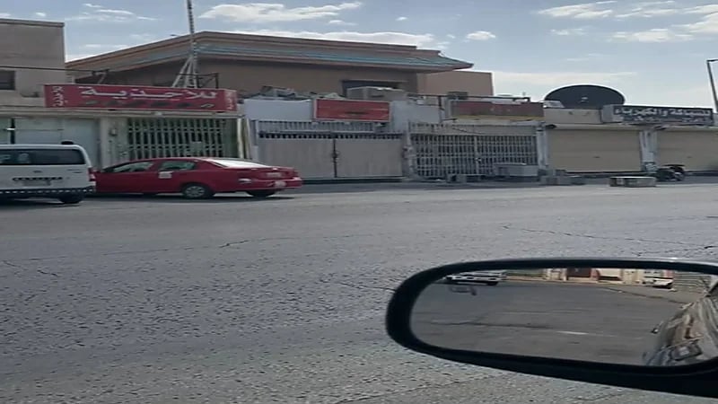 بالفيديو.. مواطن يكتشف قيام عمالة وافدة مخالفة بسرقة الكهرباء من محولات المنازل والمحلات بالرياض 