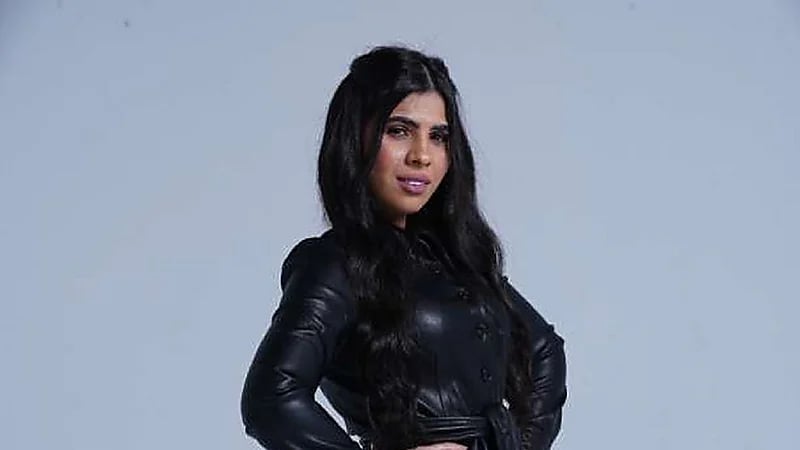 " منى" تجهز مفاجأة جديدة لجمهورها بعد نجاح "فيني اللى مكفيني"