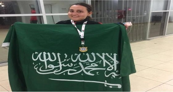 "دنى الغامدي " تقتنص لقب بطولة " القائد " للملاكمة