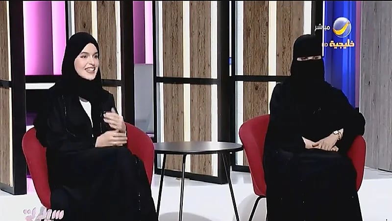 بالفيديو .. فتاتان تحترفان البرمجة بعد تخرجهما من أكاديمية مطوري آبل