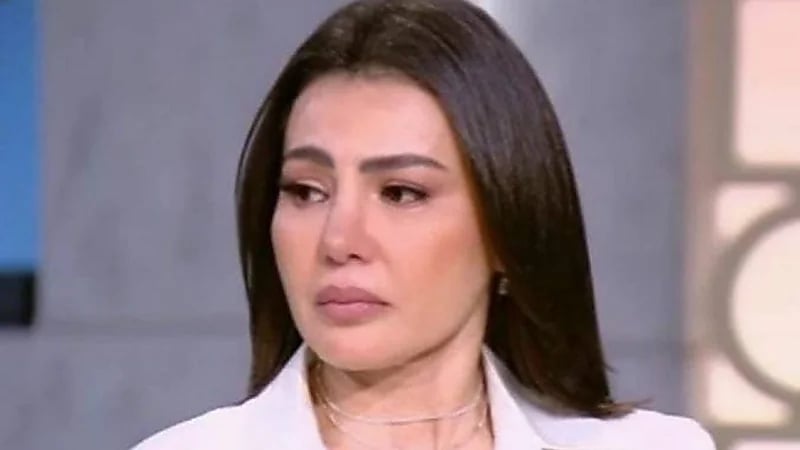 دينا فؤاد تنهار باكية على الهواء: فقدان أصدقائي المنتجين كسرني