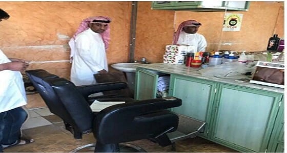 إغلاق 3 صوالين حلاقة وإشعار 14 أخرين بالغرامة بـ " العقيق "