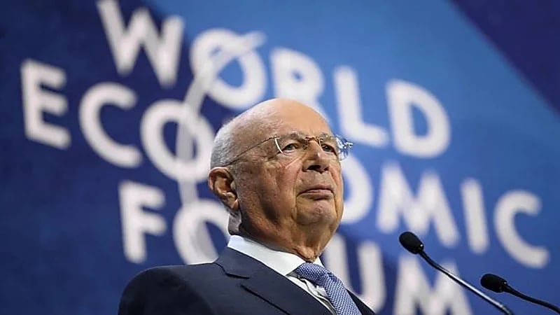استقالة مؤسس ورئيس المنتدى الاقتصادي العالمي من منصبه