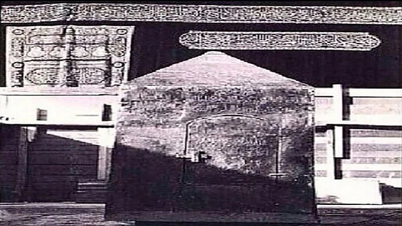 صورة نادرة لـ "صندوق مقام إبراهيم" في الحرم المكي