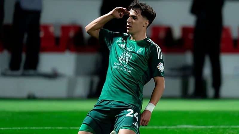 كومو ينافس بورتو لضم محترف الأهلي