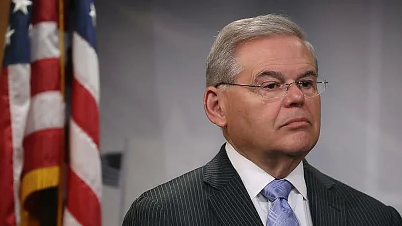 سيناتور أمريكي يطالب "بايدن" بالضغط على إيران لمواجهة برنامجها النووي