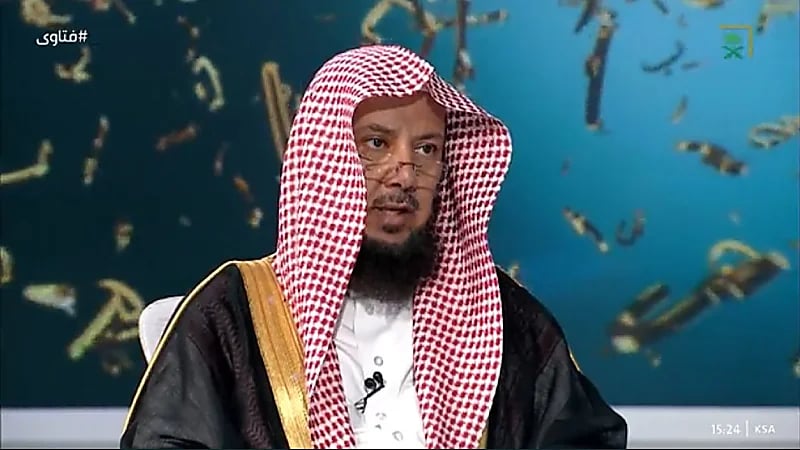 "السلمان" يوضح حكم العمل مقابل راتب شهري ونسبة من الأرباح (فيديو)