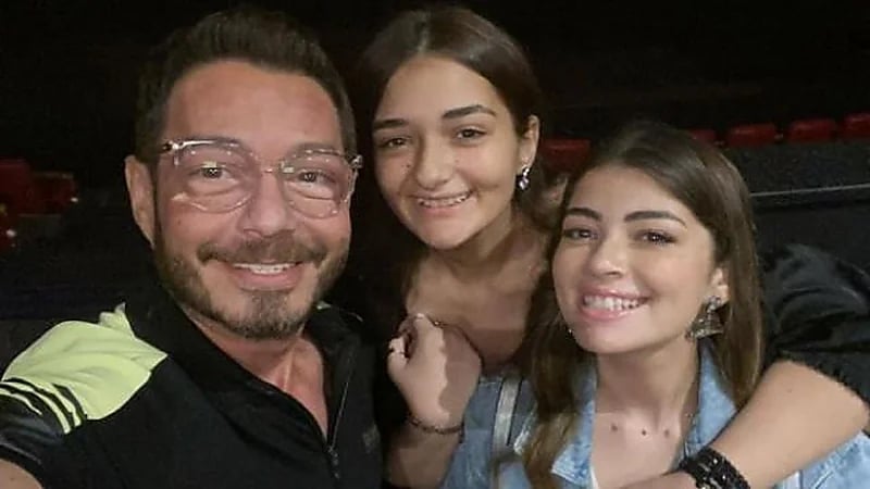 بالفيديو..ردة فعل أحمد زاهر عن تمثيل ابنتيه مشاهد ساخنة